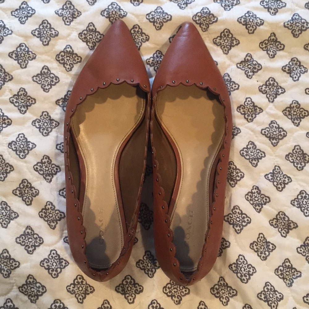 Women’s Coach leather scalloped flat